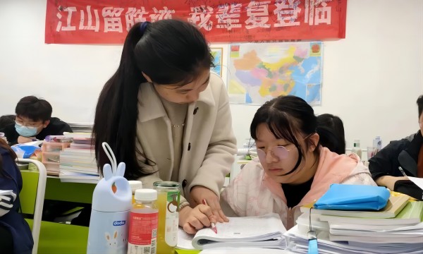 2023年高考复读，如何选择学校？